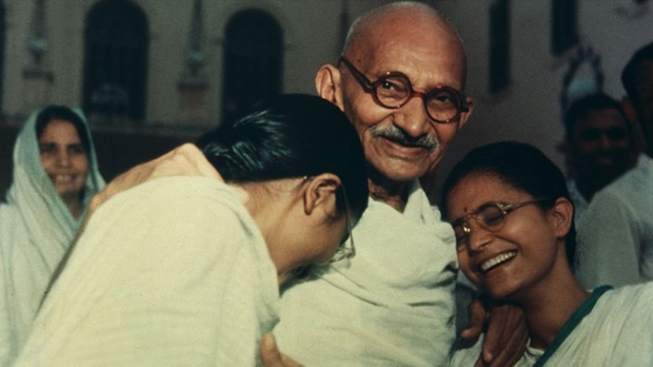 Easy Mahatma Gandhi Story From Childhood to Leadership